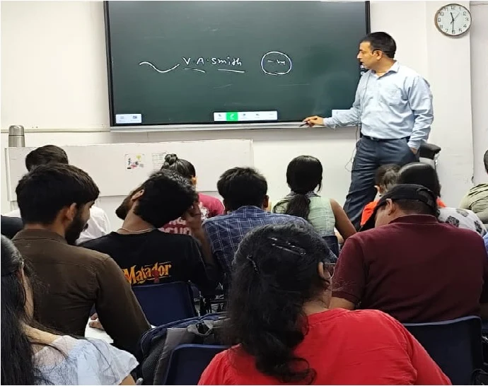 Vineet Pushpak teaching a small classroom of aspirants